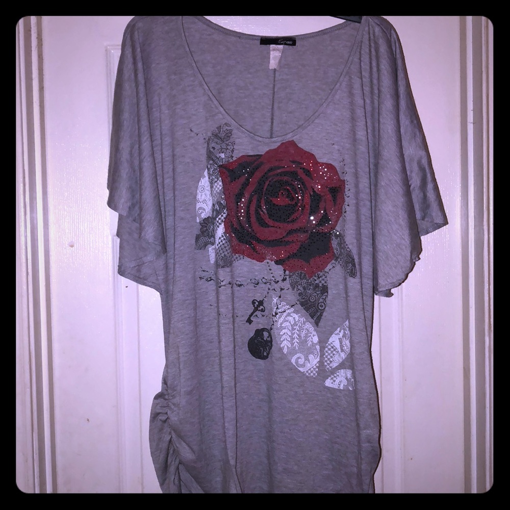V neck rose and sequin tee